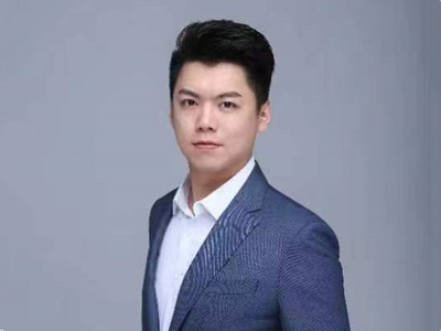 董事長兼（jiān）總經理李港恩